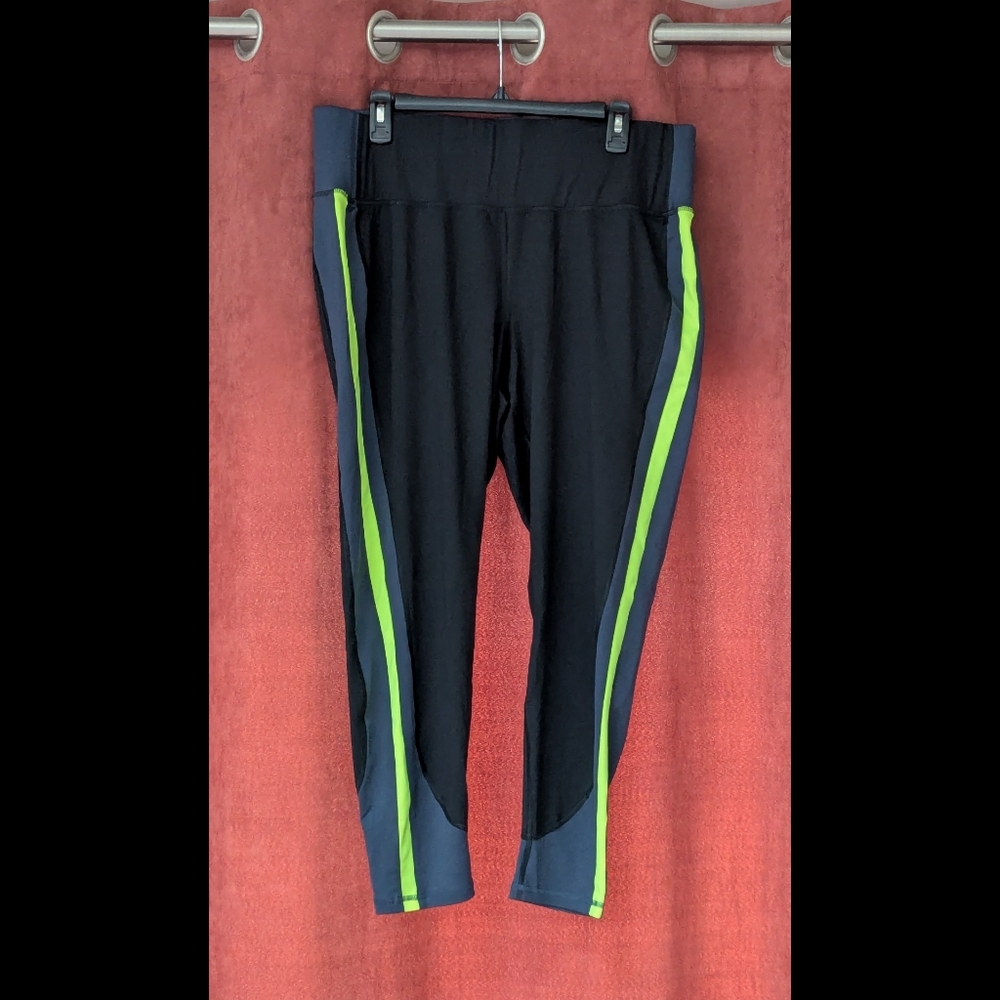 Side Stripe Wicking Legging - Picture 2 of 9